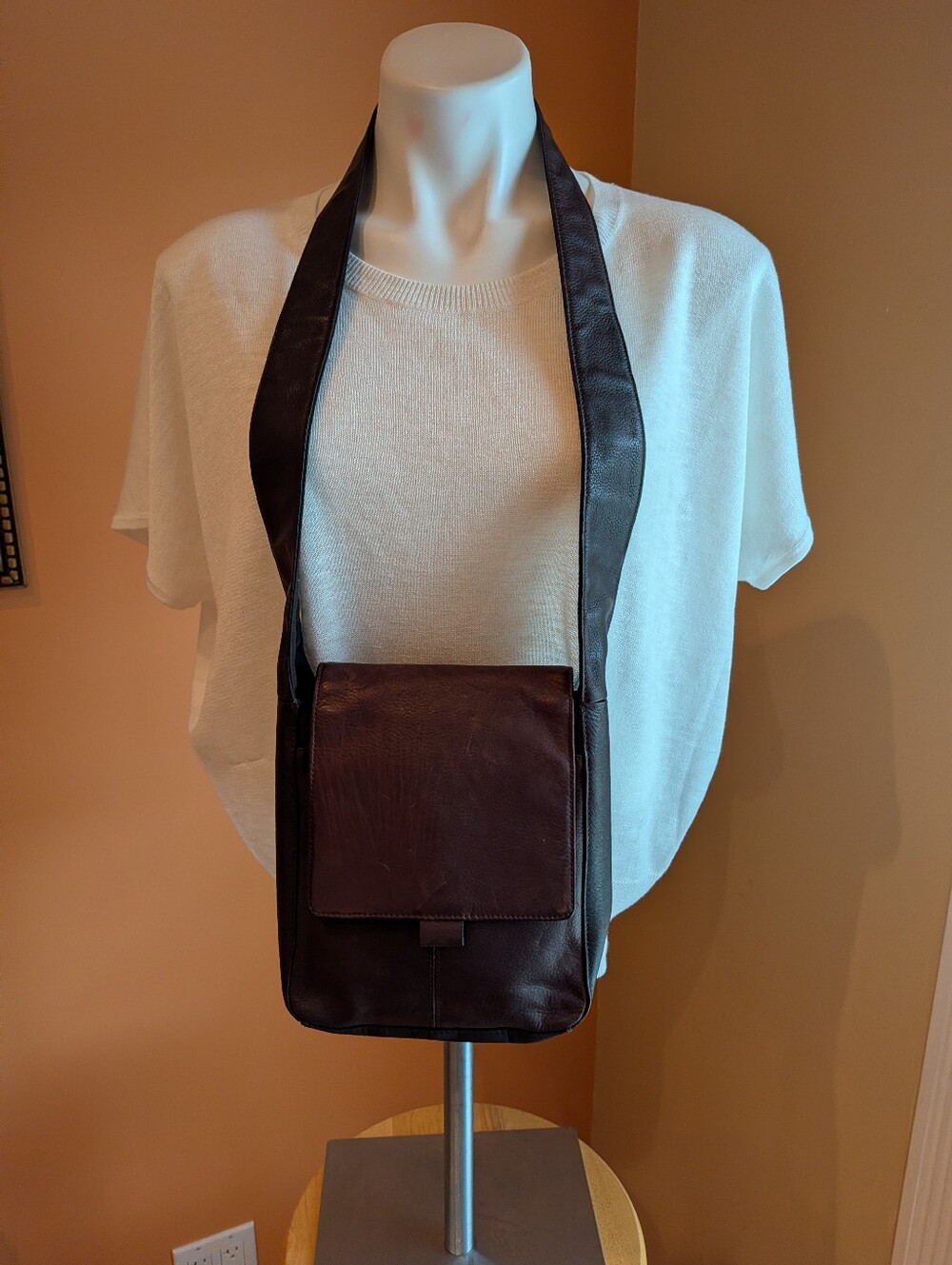 Vintege Marlo Women's/ Mans Leather Crossbody Messenger Bag - Brown